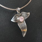 СРЕБЪРЕН МЕДАЛЬОН С РОЗОВ КВАРЦ